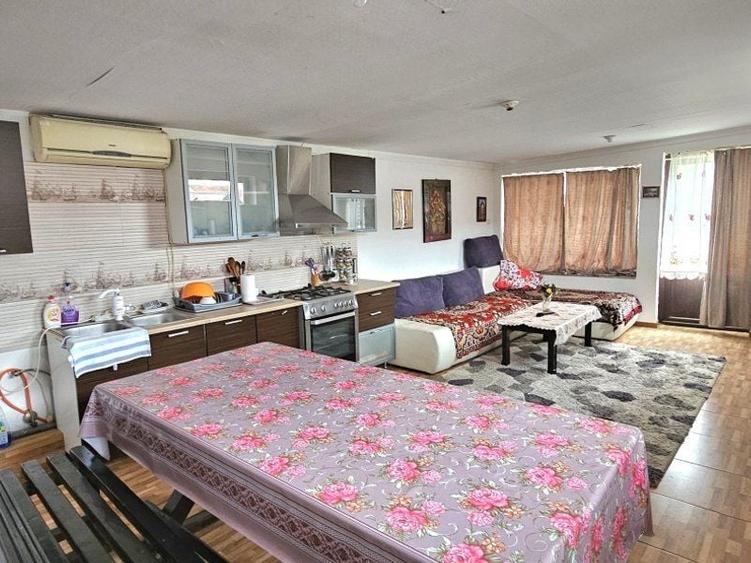 Casă individuală cu 4 camere cu Teren 275 Mp în Glina