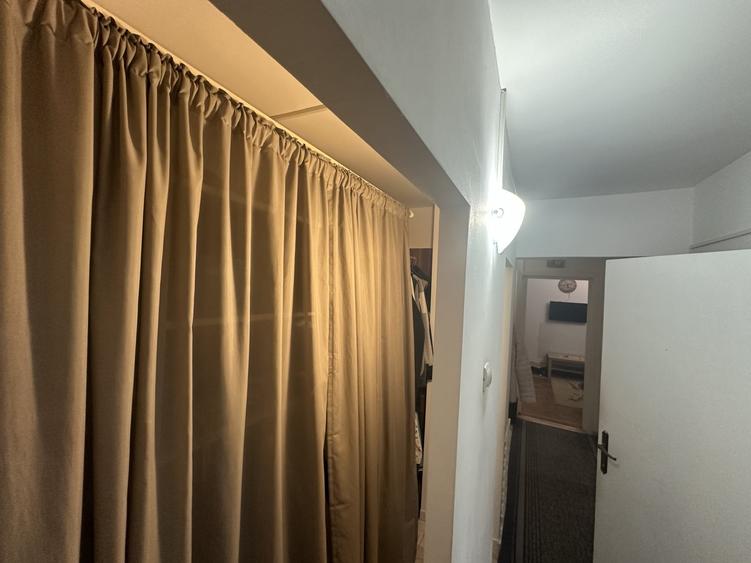 Apartament cu 3 camere decomandat, mobilat în Berceni