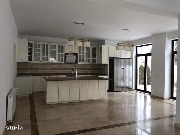 Casă cu 4 camere în Central