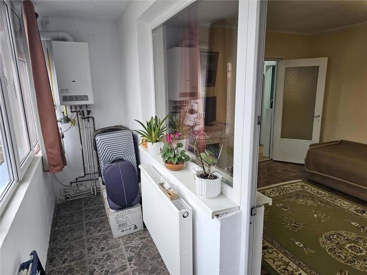 Apartament cu 3 camere decomandat în Micro II
