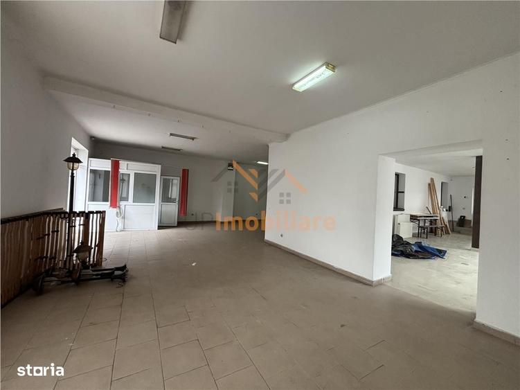 Spațiu comercial, de 320 mp, în Groși