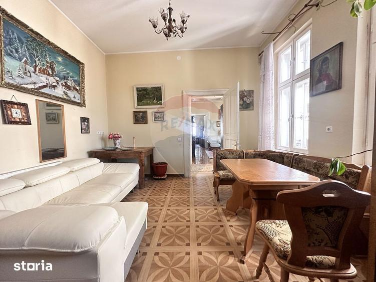 Apartament cu 4 camere, mobilat în Central
