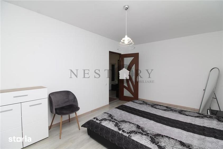 Apartament cu 3 camere semidecomandat în Între Lacuri