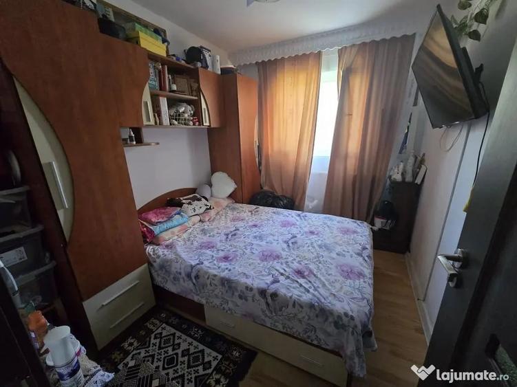 Apartament cu 3 camere semidecomandat în Dacia