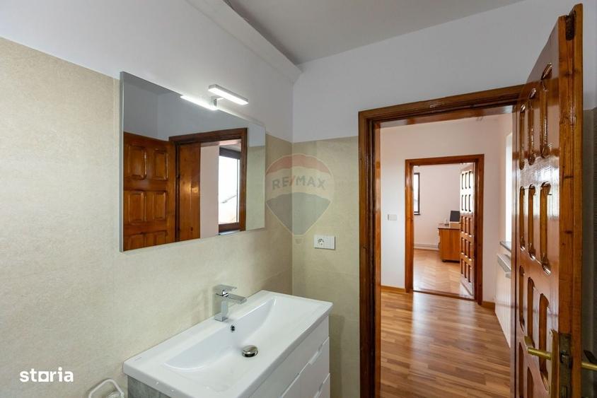 Casă cu 4 camere cu Teren 1710 Mp în Central