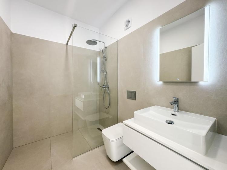 Duplex cu 4 camere cu Canalizare în Vest