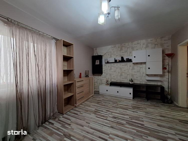 Apartament cu 3 camere decomandat, mobilat în Aradului