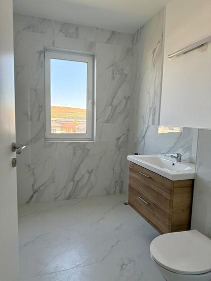 Apartament cu 2 camere semidecomandat în Florești