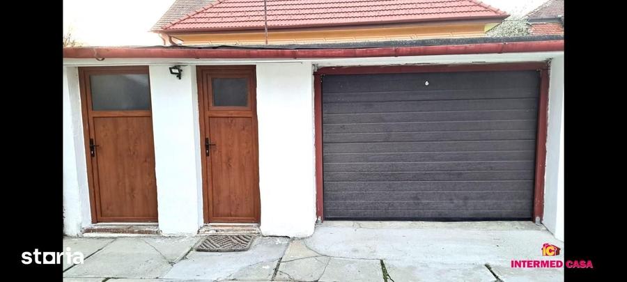 Casă cu 7 camere decomandat cu Teren 350 Mp în Central