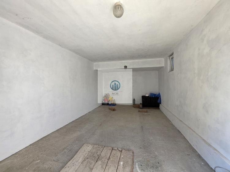 Casă cu 8 camere cu Canalizare în Central