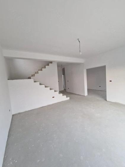 Casă cu Teren 333 Mp în Moșnița Nouă