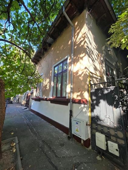 Casă individuală cu 5 camere cu Canalizare în Cișmigiu