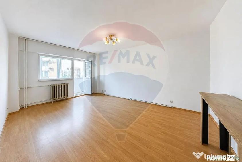 Apartament cu 3 camere decomandat în Valea Ialomiței