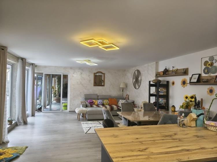 Casă cu 4 camere în Central