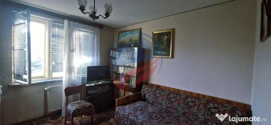 Apartament cu 3 camere semidecomandat în Gării