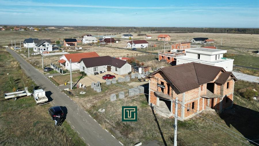 Casă cu 5 camere cu Teren 500 Mp în Aluniș
