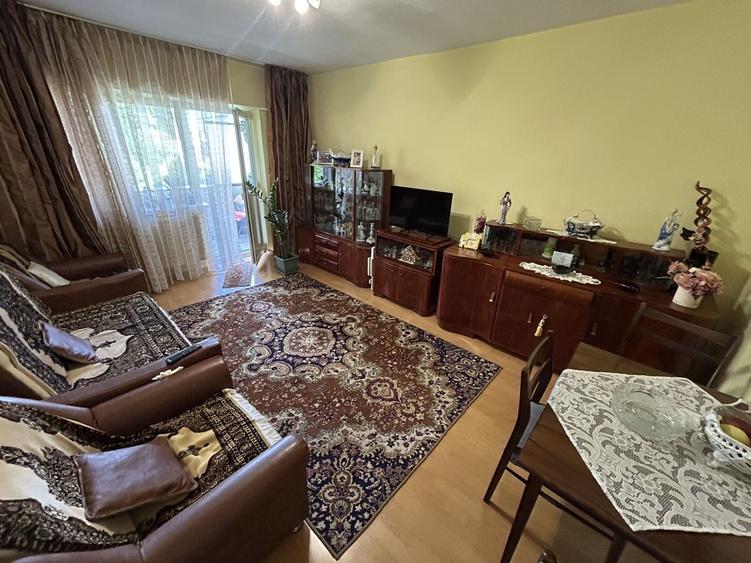 Apartament cu 3 camere decomandat în Dacia
