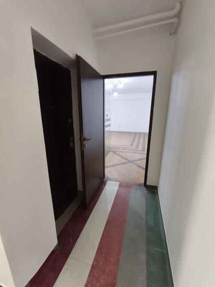 Spațiu comercial, de 85 mp, în Florești