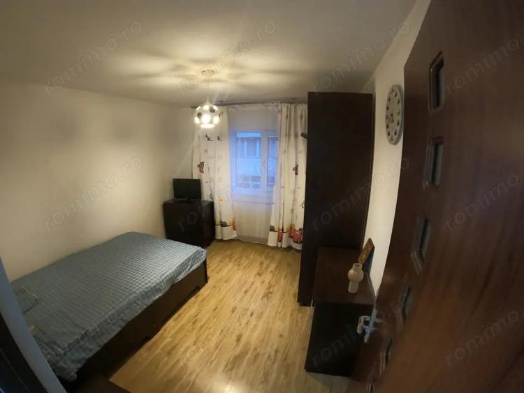 Apartament cu 3 camere decomandat, mobilat în Central