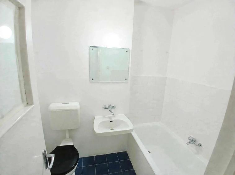 Apartament cu 3 camere semidecomandat în Obor