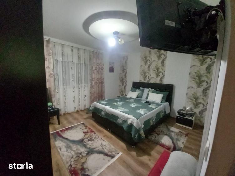 Casă cu 5 camere cu Teren 900 Mp în Central