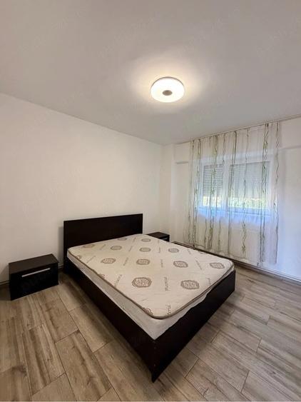 Apartament cu 3 camere decomandat în Intim