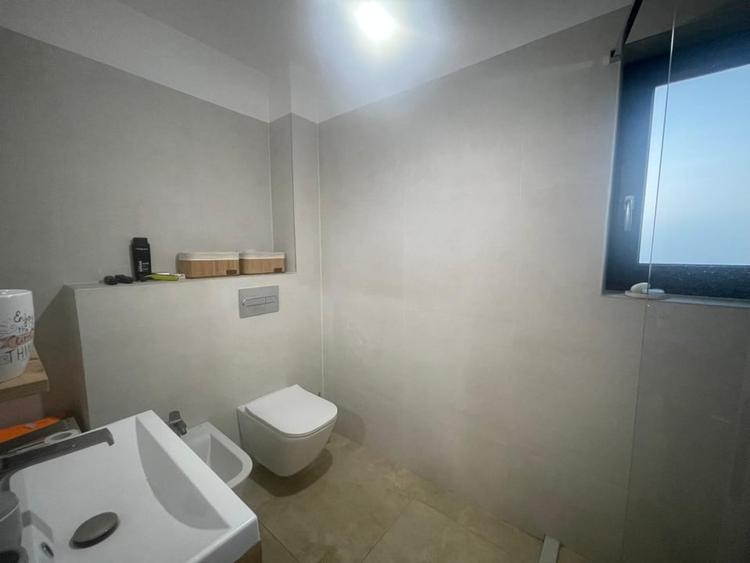 Casă individuală cu 5 camere cu Garaj în Șimnicu de Sus
