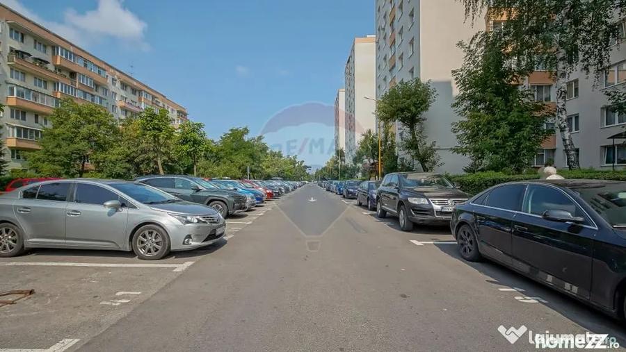 Apartament cu 3 camere decomandat în Astra