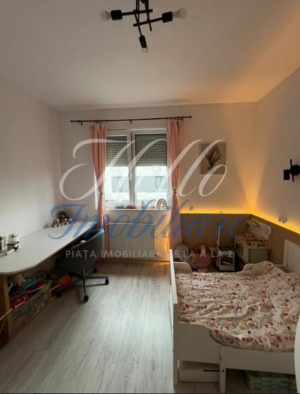 Apartament cu 3 camere decomandat în Florești