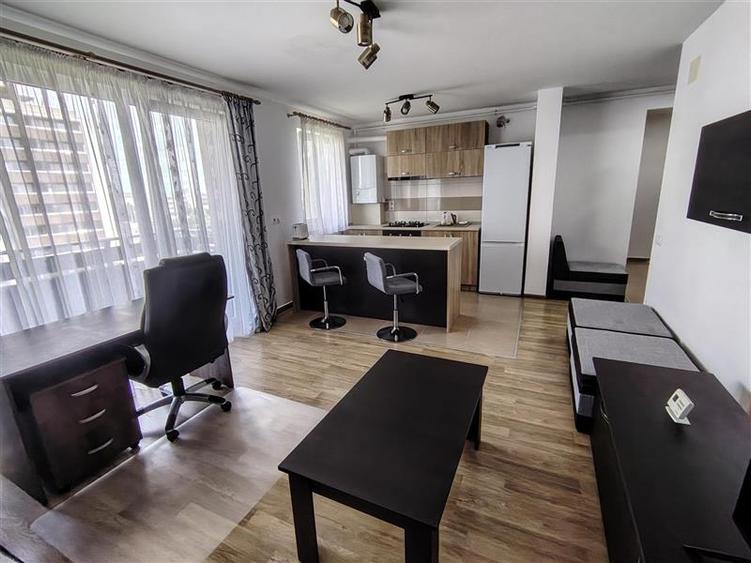 Apartament cu 2 camere decomandat, mobilat în Tractorul