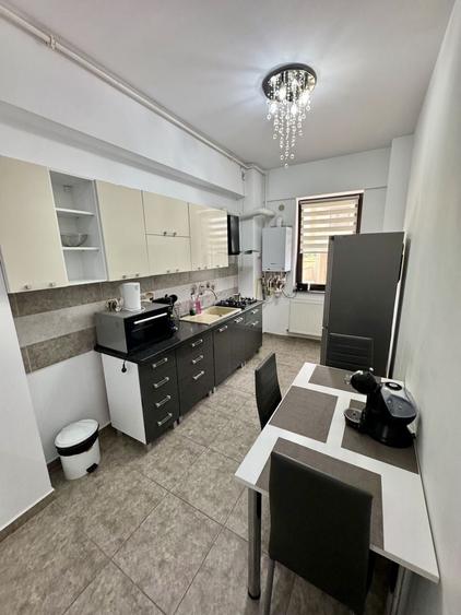 Apartament cu 2 camere semidecomandat, mobilat în Universitate