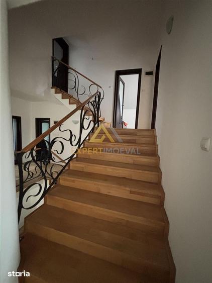 Casă cu 7 camere cu Teren 1100 Mp în Valea Borcutului