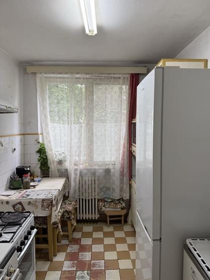Apartament cu 3 camere semidecomandat în Rogerius