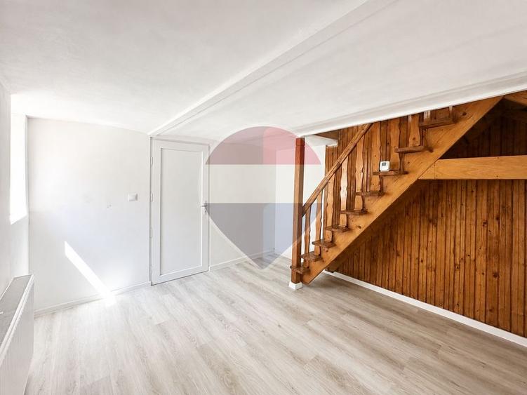 Casă individuală cu 3 camere cu Teren 305 Mp în Central