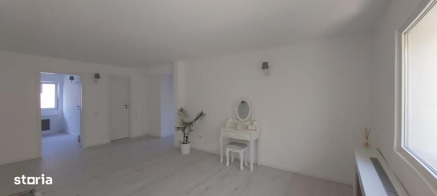 Casă cu 4 camere decomandat cu Teren 250 Mp în Băneasa
