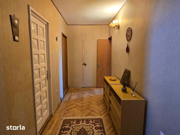 Casă cu 6 camere cu Teren 1632 Mp în Albești