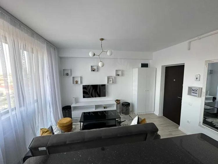 Apartament cu 2 camere semidecomandat, mobilat în Republicii