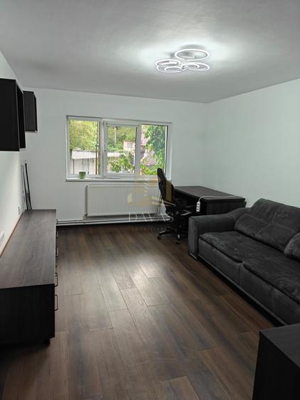 Apartament cu 3 camere decomandat, mobilat în Plopilor