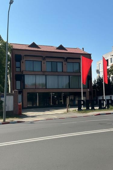 Spațiu comercial, de 300 mp, în Nord