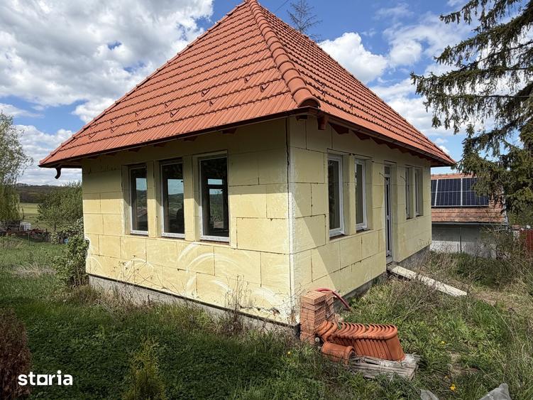 Casă cu 2 camere cu Teren 500 Mp în Crișeni