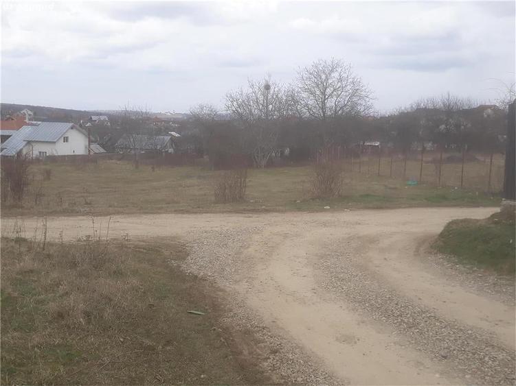 Teren de 1102 mp, în Bucium
