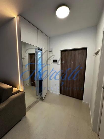 Apartament cu 2 camere semidecomandat, mobilat în Florești