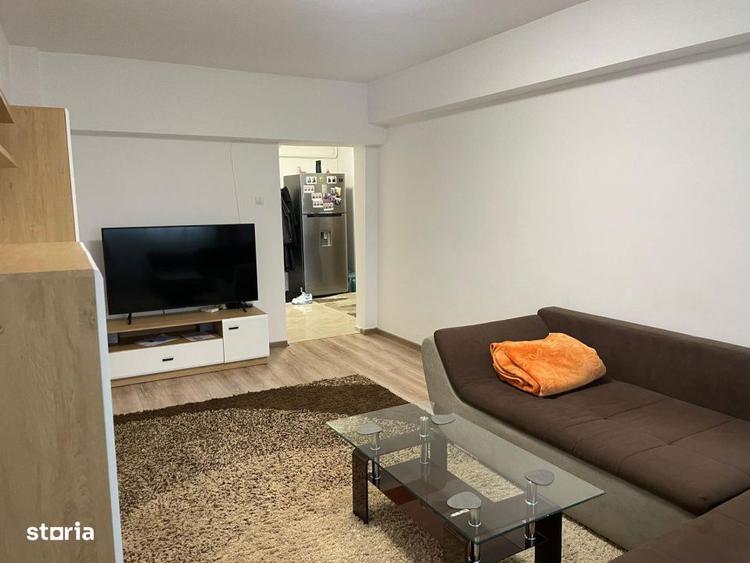 Apartament cu 2 camere decomandat în Calea București