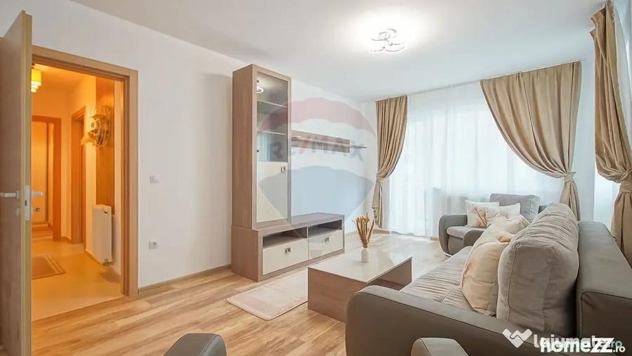 Apartament cu 3 camere decomandat în Tractorul