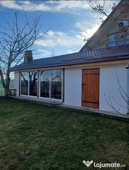 Casă cu 4 camere cu Teren 600 Mp în Tișăuți