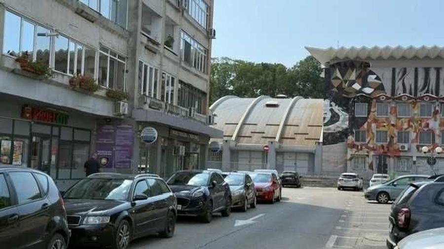 Apartament cu 3 camere decomandat în Sud
