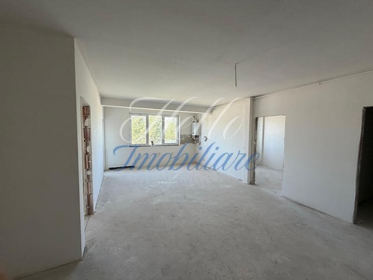 Apartament cu 3 camere semidecomandat în Florești