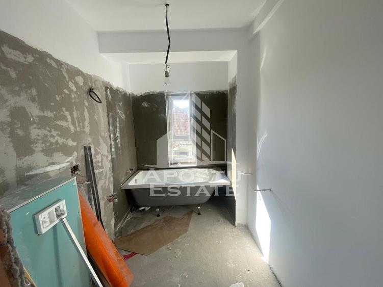 Apartament cu 3 camere semidecomandat în Mehala