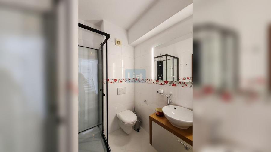 Apartament cu 5 camere semidecomandat, mobilat în Bună Ziua