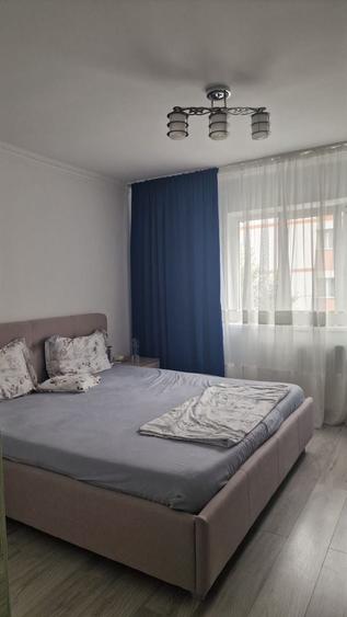 Apartament cu 3 camere decomandat în Est